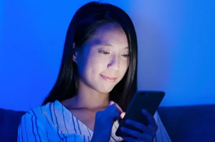 Dampak Paparan Blue Light dari Layar pada Kulit