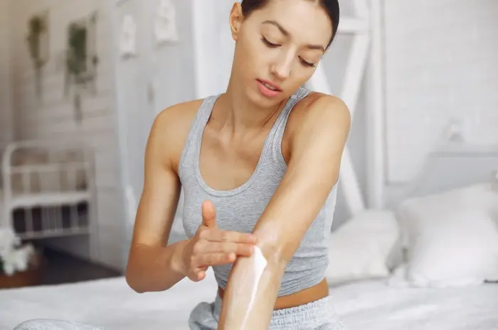 Lakukan Eksfoliasi Lembut untuk Mengangkat Sel Kulit Mati