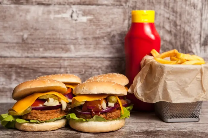Makanan Cepat Saji dan Risiko Kolesterol Tinggi