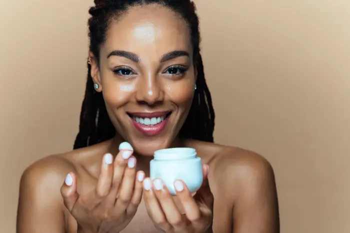 Memilih Pelembap dengan Kandungan yang Tepat untuk Kulit Berminyak dan Berjerawat