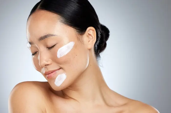 Menghindari Pelembap dengan Kandungan Parfum untuk Kulit Sensitif