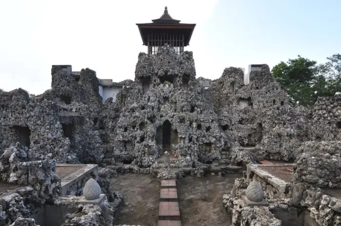 Taman Sari Gua Sunyaragi
