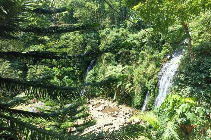 Daya Tarik Utama Air Terjun Pengantin