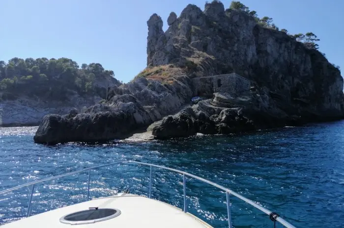 Li Galli Sebagai Rumah Siren dalam Mitologi