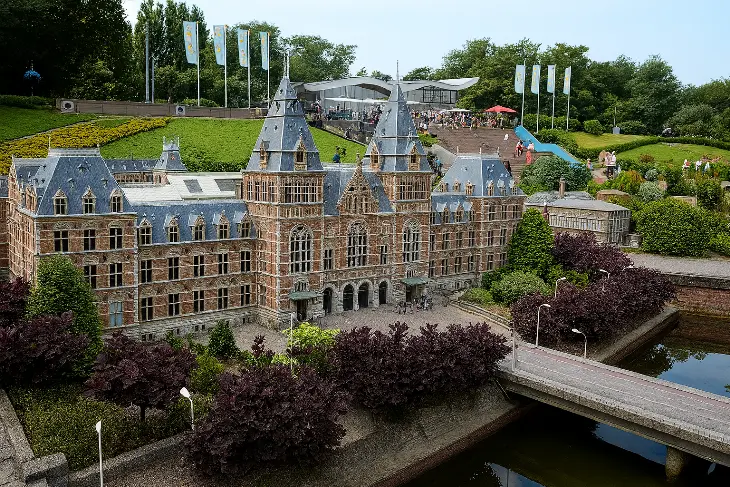 Tempat Wisata di Purwokerto New Small World - Menjelajah Dunia dalam Satu Taman